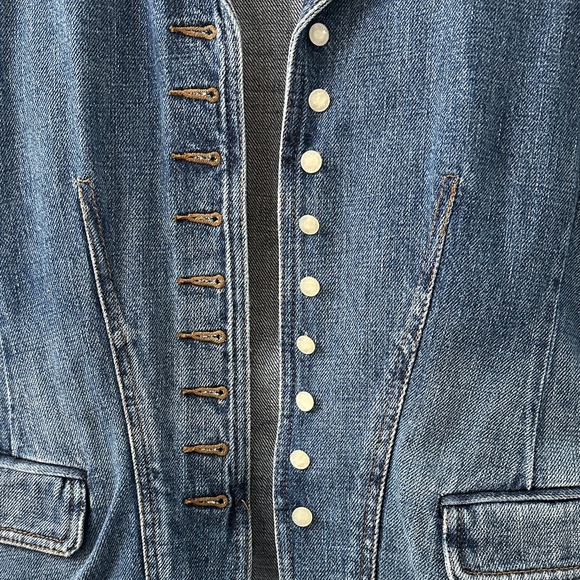 Ralph Lauren Vintage Denim Blazer with Pearl Buttons. - Picture 3 of 6